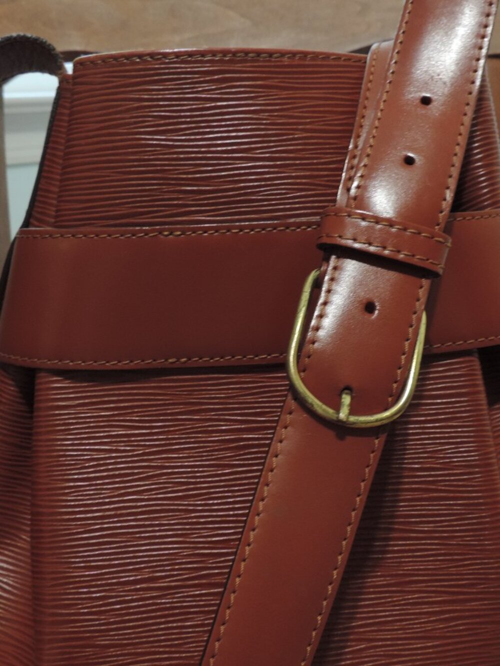 Louis Vuitton SAC D'EPAULE PM Lightweight Epi Leather Kenyan Fawn Brown - Picture 10 of 16